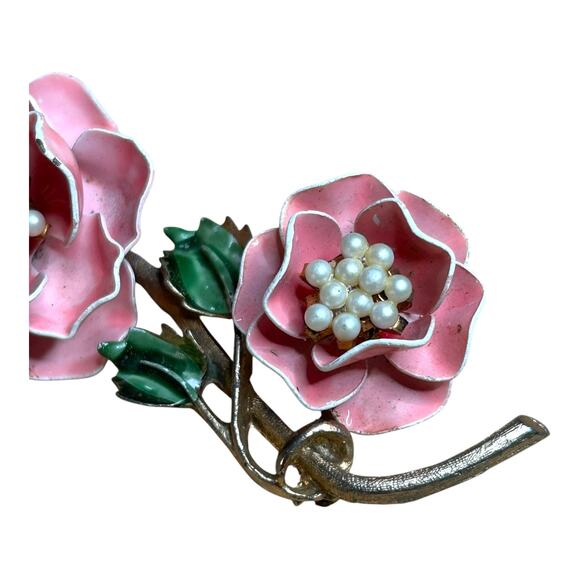 Vintage Metal Art Pink Flower Green Leaves Faux Pearls Center Articulated Brooch - Picture 6 of 9